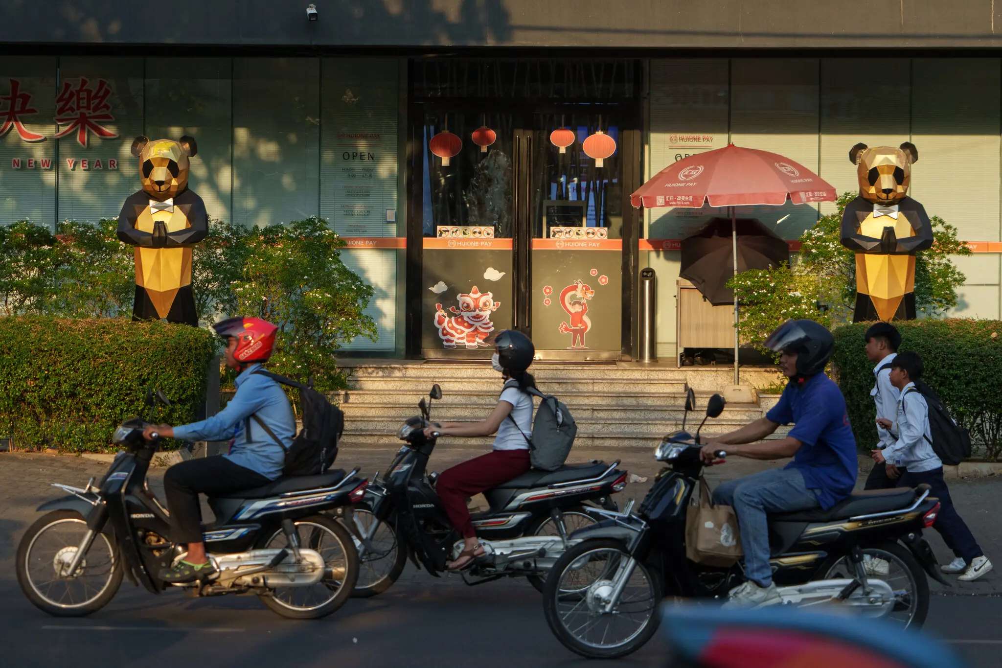 纽约时报:揭秘柬埔寨洗钱帝国,加密骗局背后的隐秘流水线