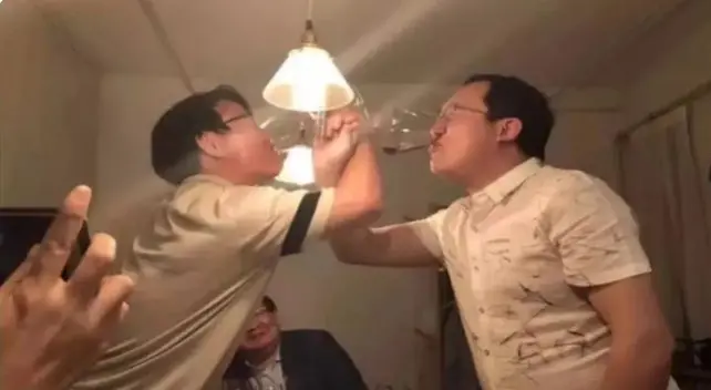 币圈首富们喝交杯酒，化解 10 亿美元恩仇的币圈规则