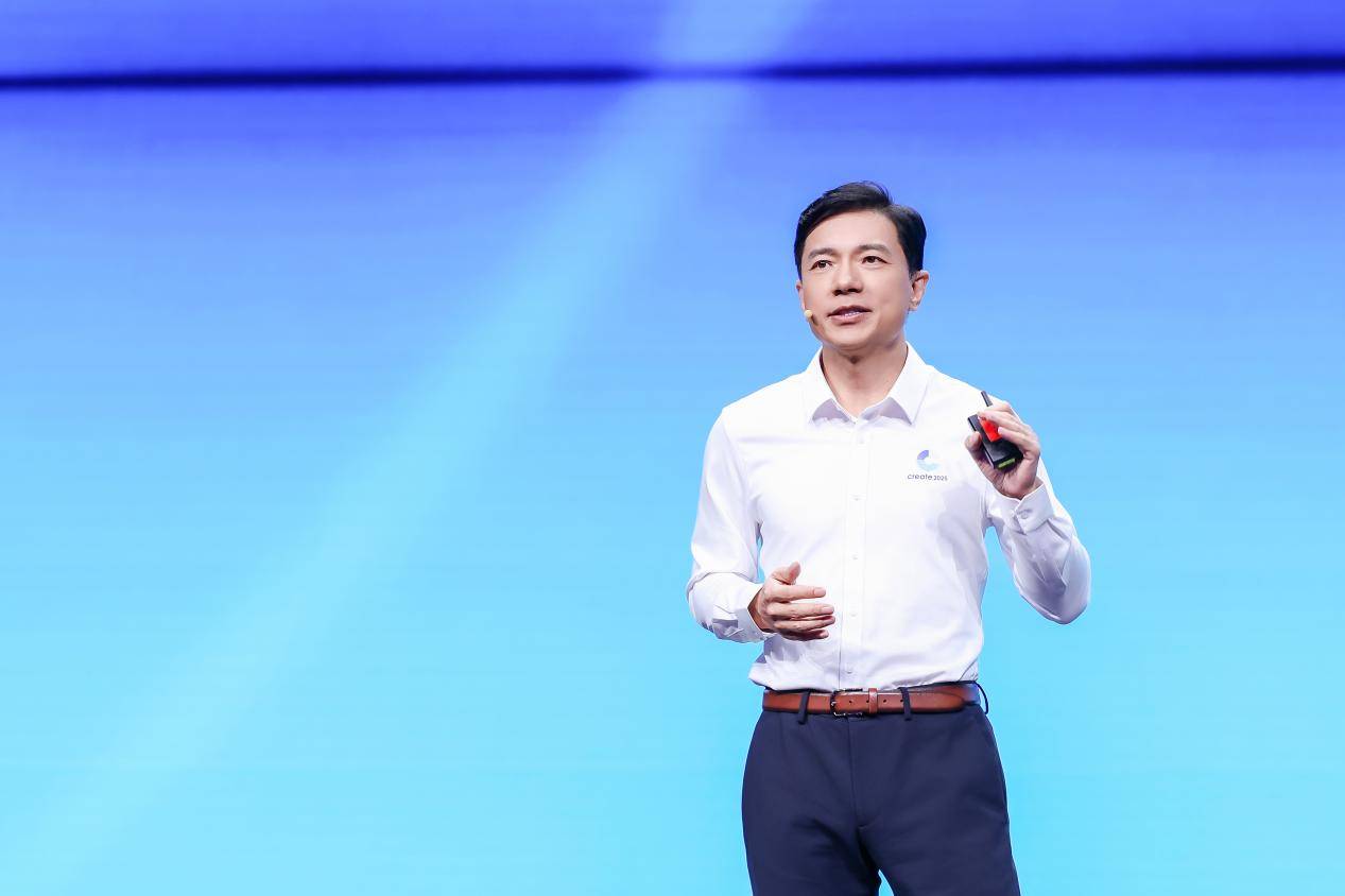 文心 4.5 Turbo 发布,但李彦宏说应用才是王者