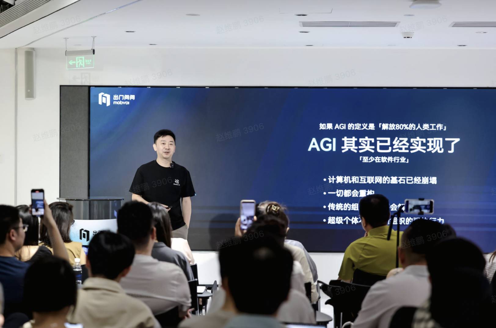 李志飞的 AI 实验:1 个人,2 天做出 AI 时代的「飞书」,重拾 AGI 信仰