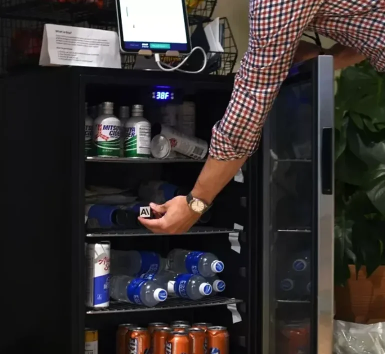 AI 经营店铺「翻车」了？一个月亏了 200 美元