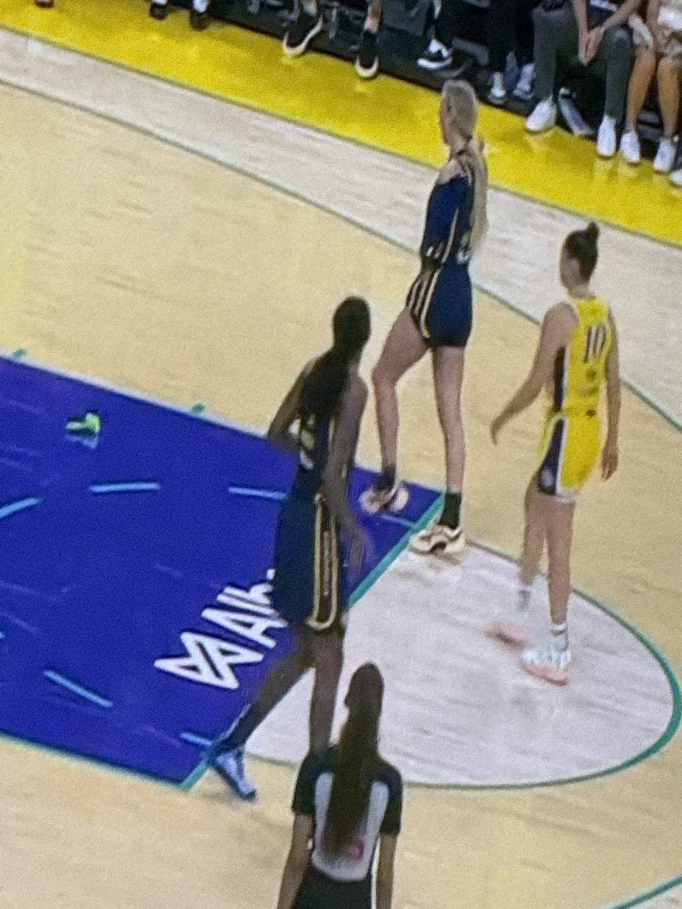 神秘玩具导致 WNBA 比赛 3 次中断,背后竟是 Meme 荒诞阴谋?